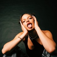 Nina Chuba foto