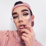 James Charles foto