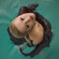 Elley Duh&eacute; foto